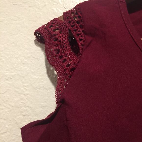 Burgundy Crochet Lace Cap sleeve Blouse Sm Pleated - Picture 2 of 4